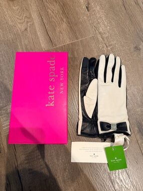 kate spade Two-Tone Leather Bow Gloves - Black & White